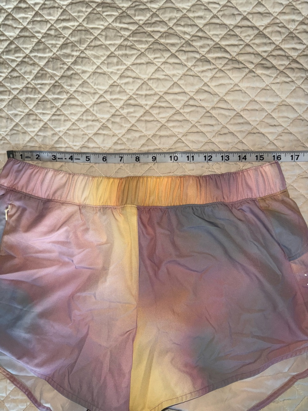 Old Navy Women’s Running Shorts L - Picture 4 of 6